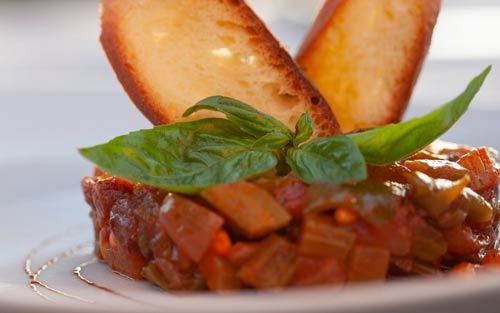 Caponata Siciliana con crostone di pane di casa